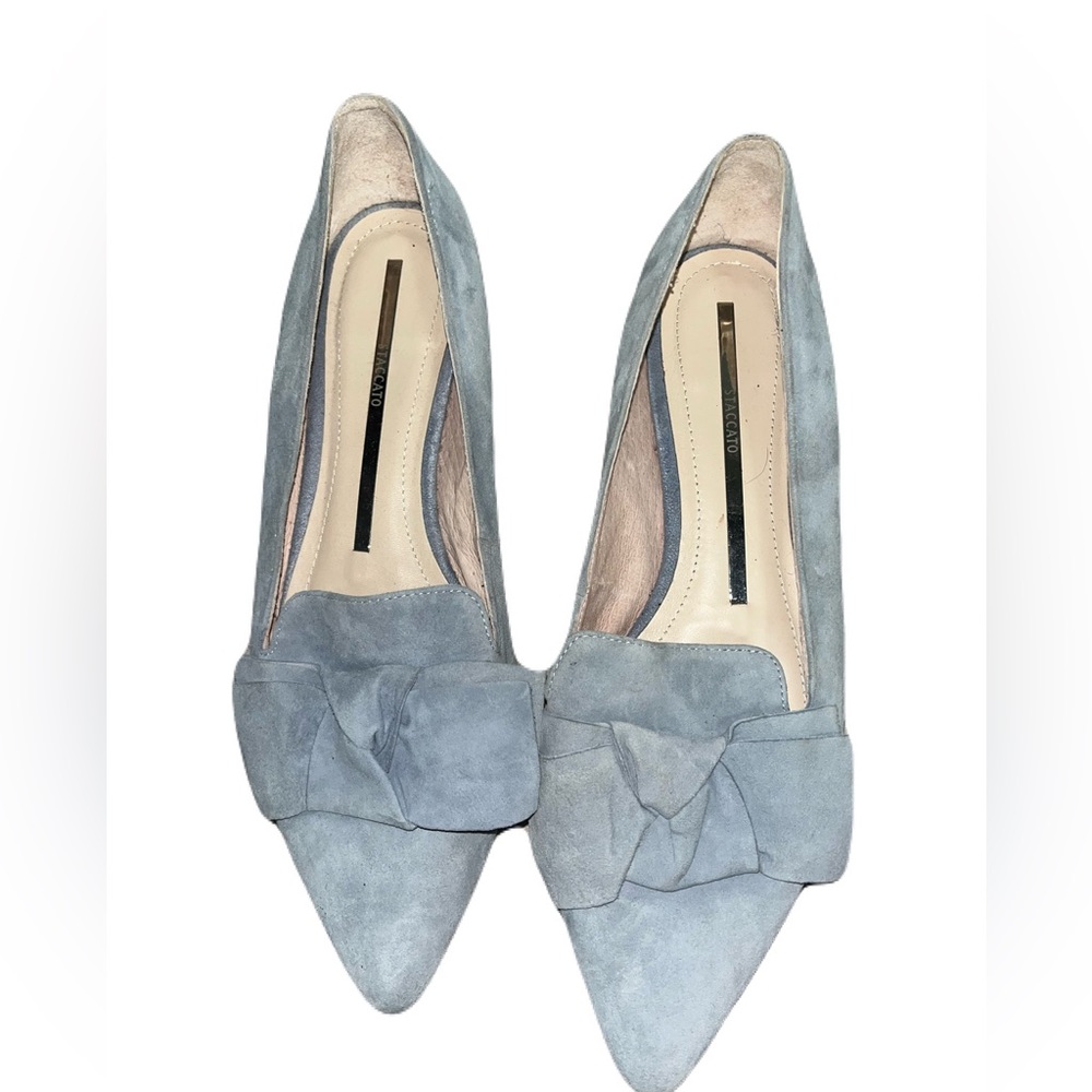 Staccato knotted slip on